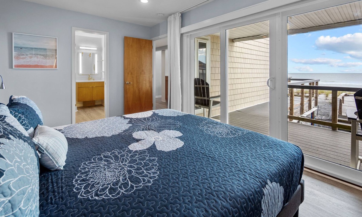 McCutcheon Field House | Ocean front 5 Bedroom 3 bathroom with Gym