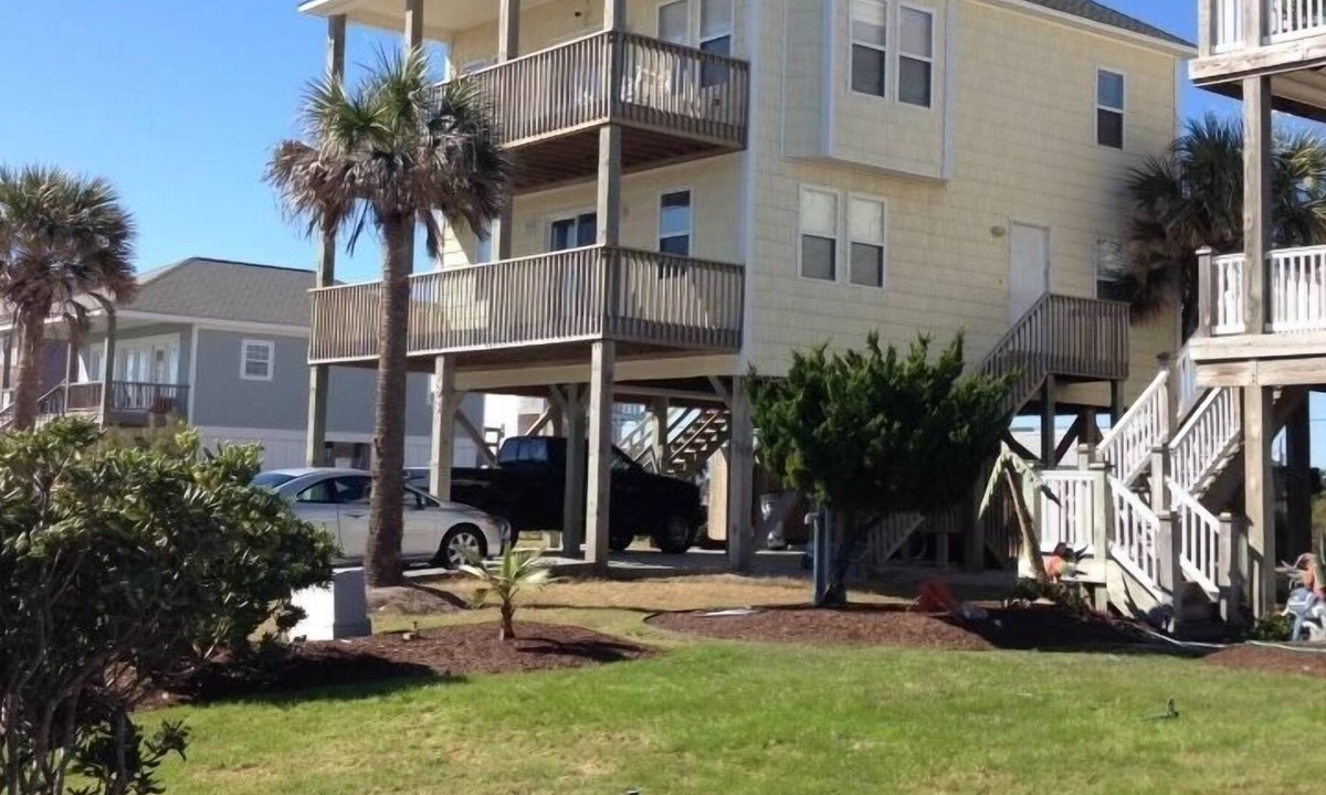 McCutcheon Field House | Ocean Panoramic view with Elevator and 4 bedrooms.
