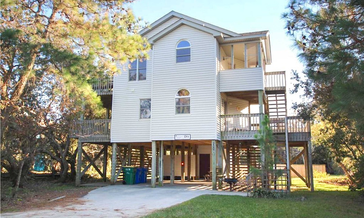 Corolla Village House | Ocean-side home with solar-heated pool & hot tub - dog-friendly
