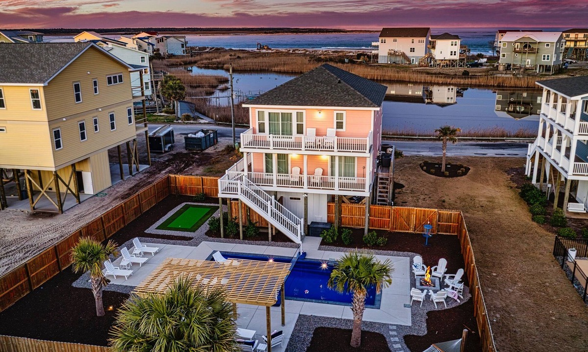 Sneads Ferry House | Ocean View Escape: Heated Pool, Putting Green, Fire Pit, Steps to Beach