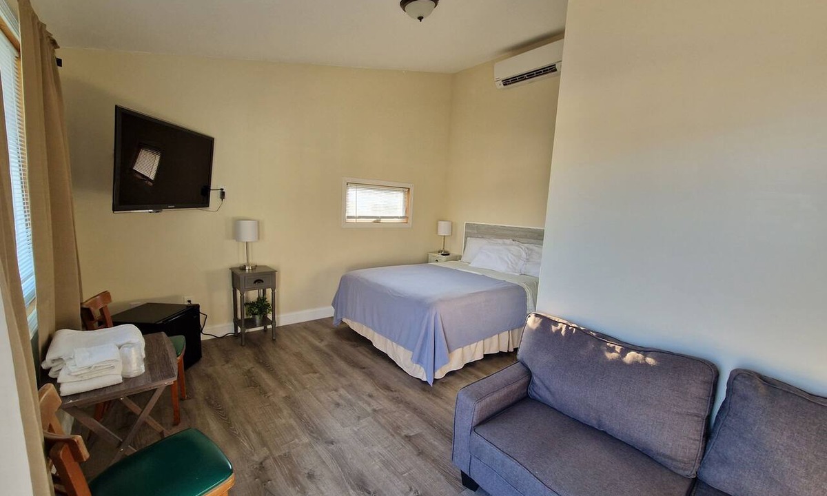 Misquamicut Hotel | Ocean View Westerly