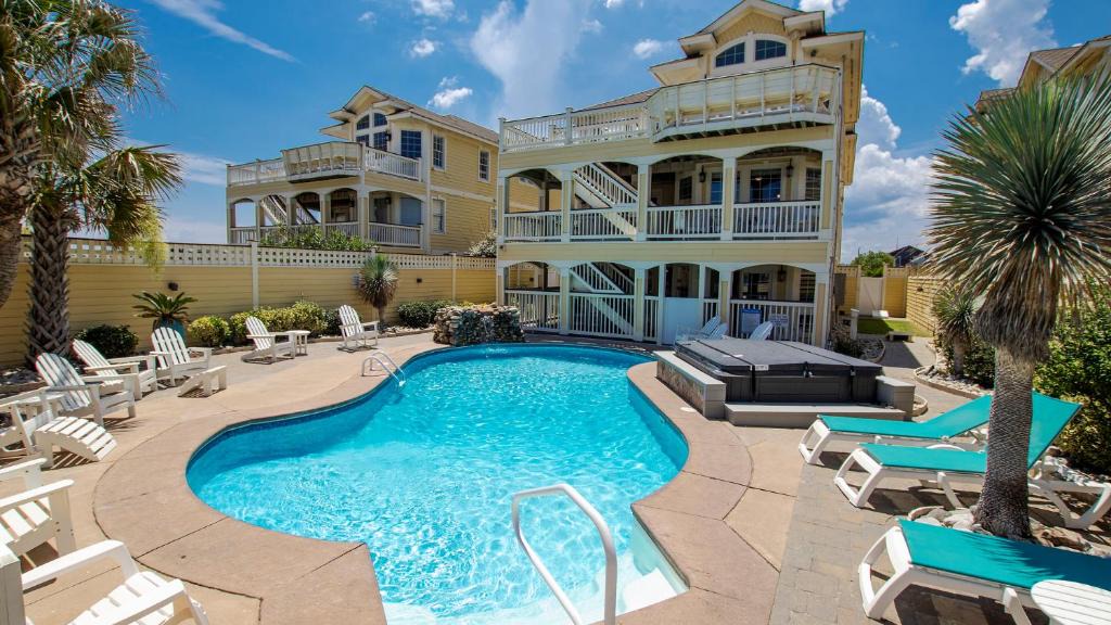 Kill Devil Hills House | OCEANFRONT, 11 BRs, Pool, Theater Rm, Elev, Game Rm, KD2, Grande Luxxe
