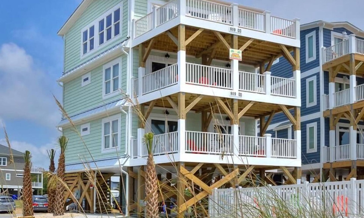 Yaupon Beach House | Oceanfront, 5 Bdrm/4.5 Bath/Sleeps 12-Walk to Pier!Breathtaking Views!