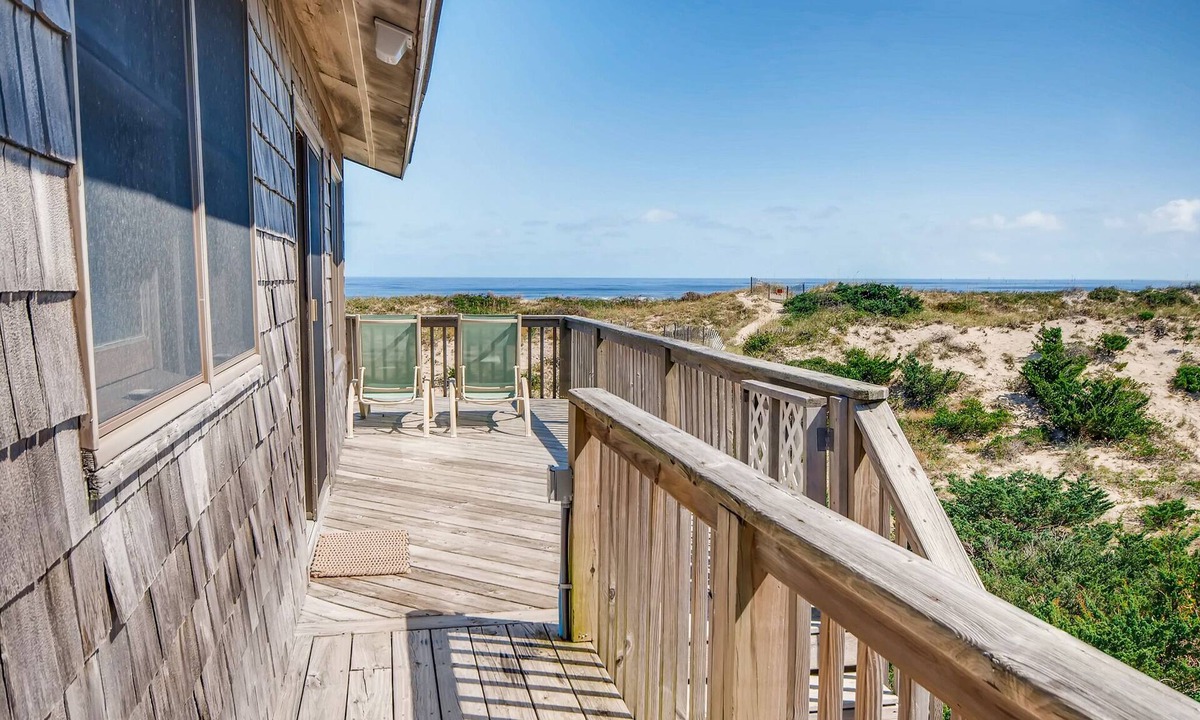 Avon House | Oceanfront Bella Beach Box - Dog Friendly w/Hot Tub and Direct Beach Access
