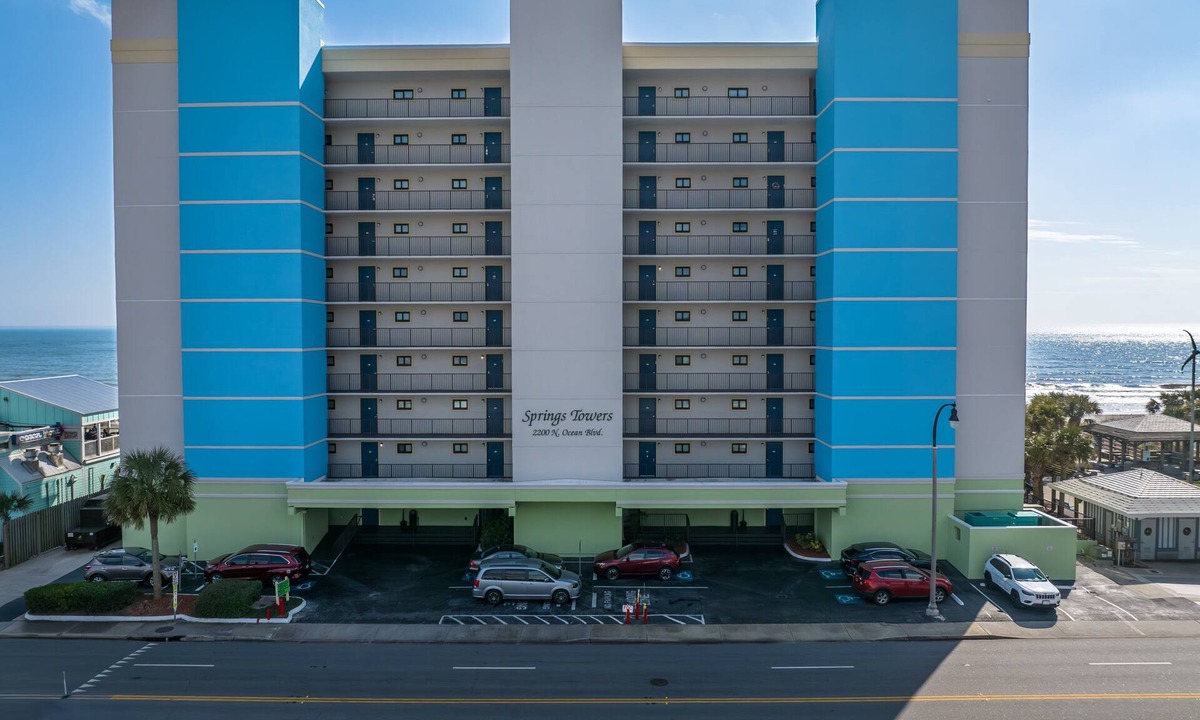 Ash Condo | Oceanfront Pool-3BD Family Friendly Condo-Cherry Grove
