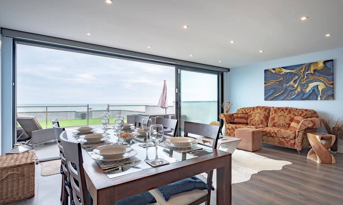 Pevensey Villa | Oceanfront Villa with Stunning Beach Views