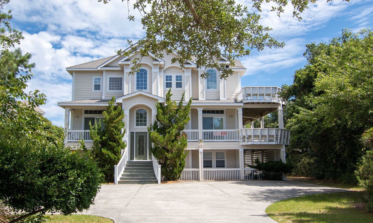 Pine Island House | Oceanside, 8 BRs, Private Pool, Hot Tub, Close to Beach Access, PI62, Jewel of the Isle