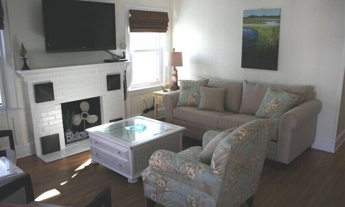 Wrightsville Beach Apartment | Oceanside Apartment in the 'Heart of the Beach' Ground Level