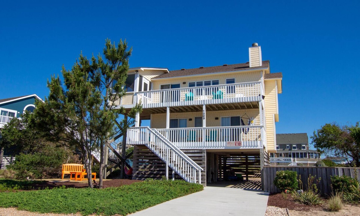 Ocean Hill House | Oceanside, Private Pool, Hot Tub, Screened Porch, Close to Beach! OH81, Lazy Daisy