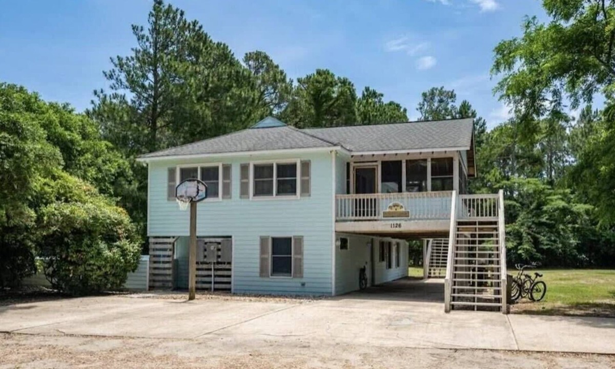 Corolla Village House | Oceanside/Walk2Beach/HeatedPool/Hot Tub/Pool Table