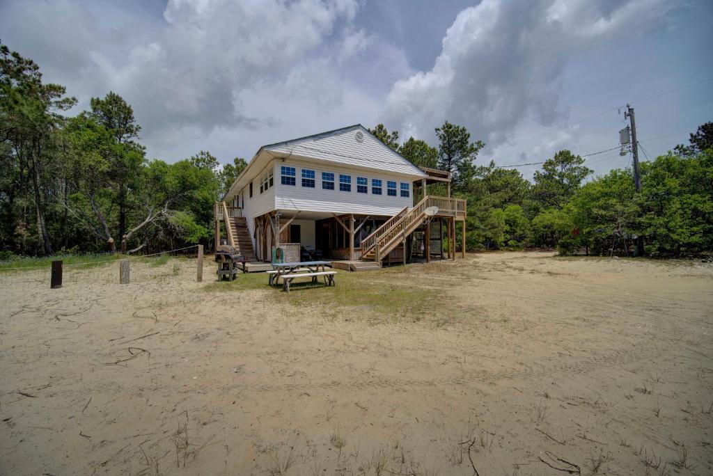 Carova Beach House | Oceanside, Wild Horses, 4x4 area, Secluded, 4x2330, Wild Horse Landing