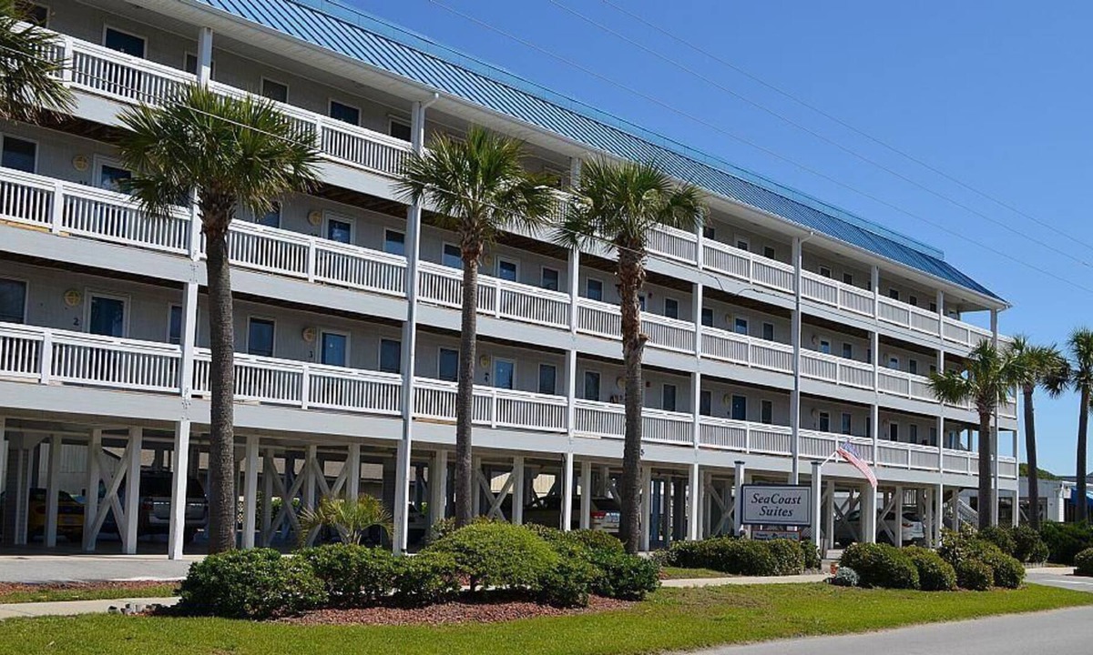 Surf City Condo | Oceanview condo located within walking distance to the beach!