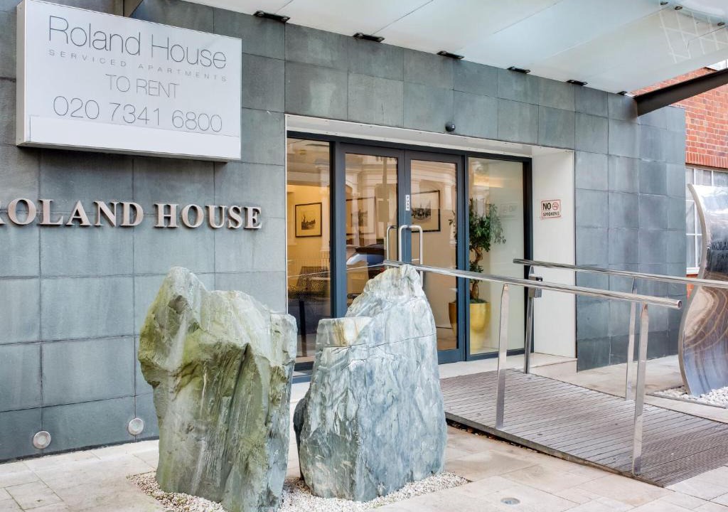 Courtfield Apartment | One Bedroom Apartment in Chelsea, London with Jacuzzi