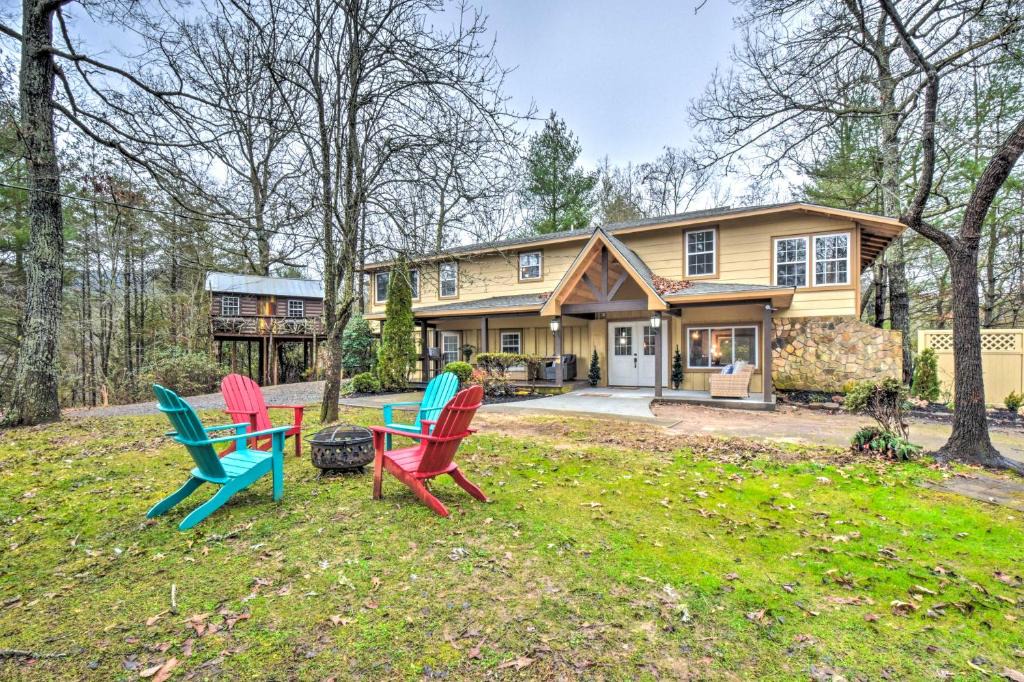 Otto House | Otto Home with Fire Pit, Tree House and Hot Tub!