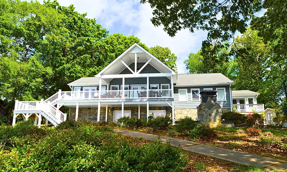 Semora House | Our Point of View on Hyco Lake