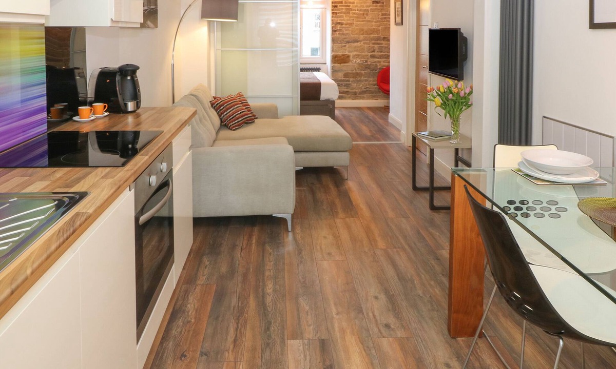Hepworth House | Over-under Cottage