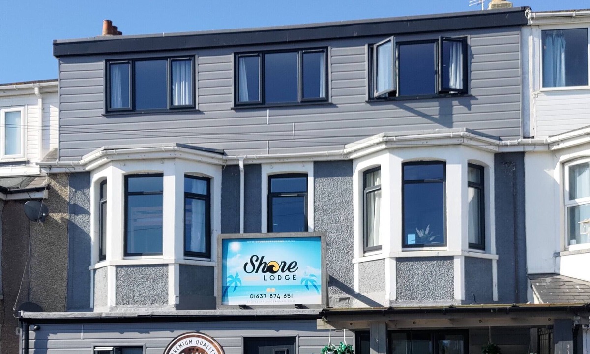 Newquay Cabin | OYO Shore Surf Lodge