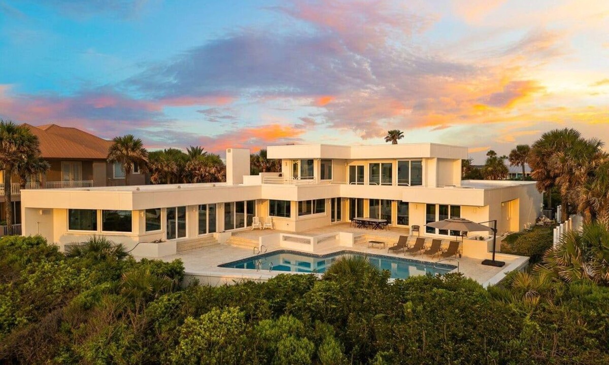 Crescent Beach House | Panoramic Paradise I Luxury Beachfront Estate & Boardwalk to the Beach
