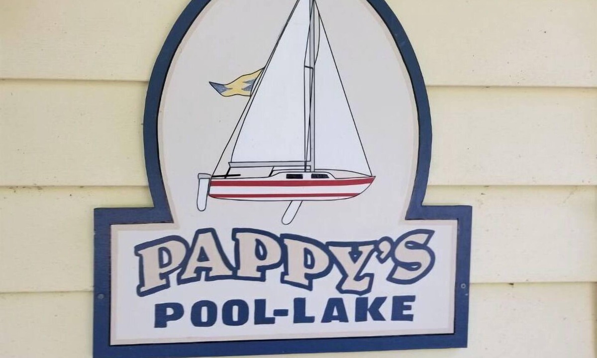 Lake Waccamaw House | Pappy's Pool Lake: A Lakeside House with Pier, Private Boat Ramp, Screened porch