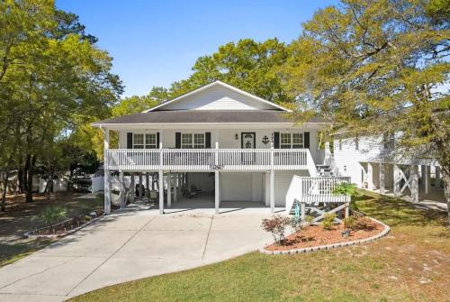 Ocean Isle Beach House | Paradise Retreat Hot tub Dock Drive to Beach