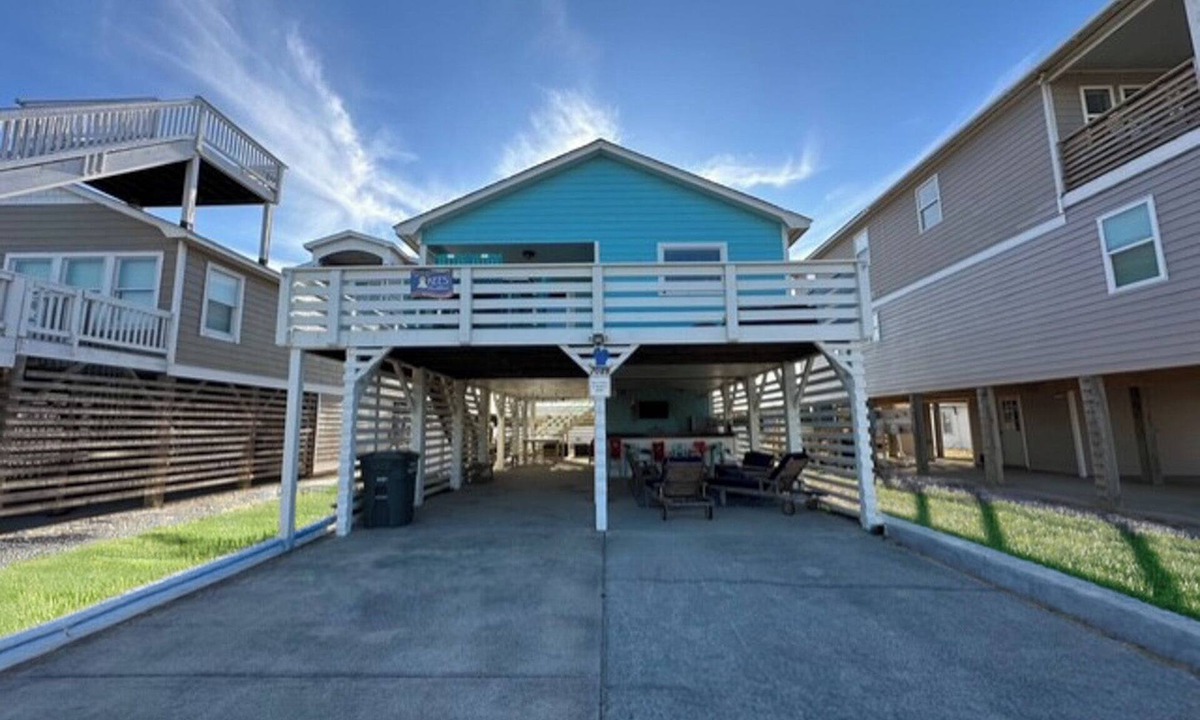 Nags Head House | Part Time - 3 Bedroom Semi-Oceanfront with Private Hot Tub!