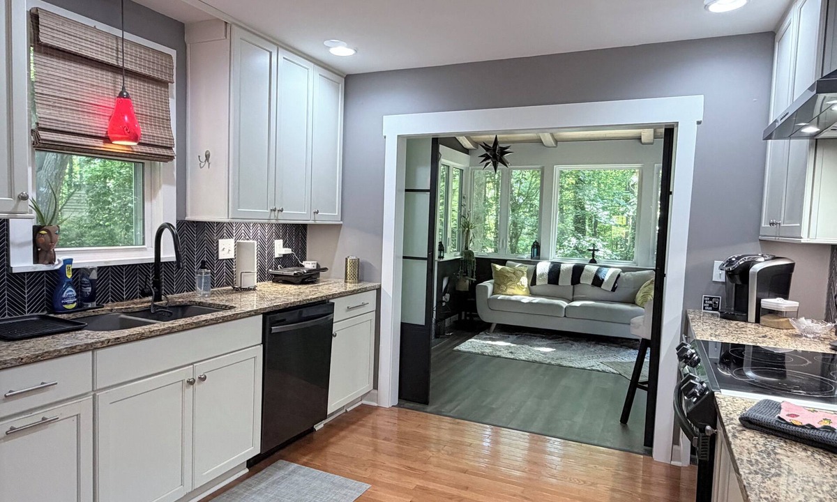 North Raleigh House | Peaceful & cozy, North Hills/3 bedroom w/firepit