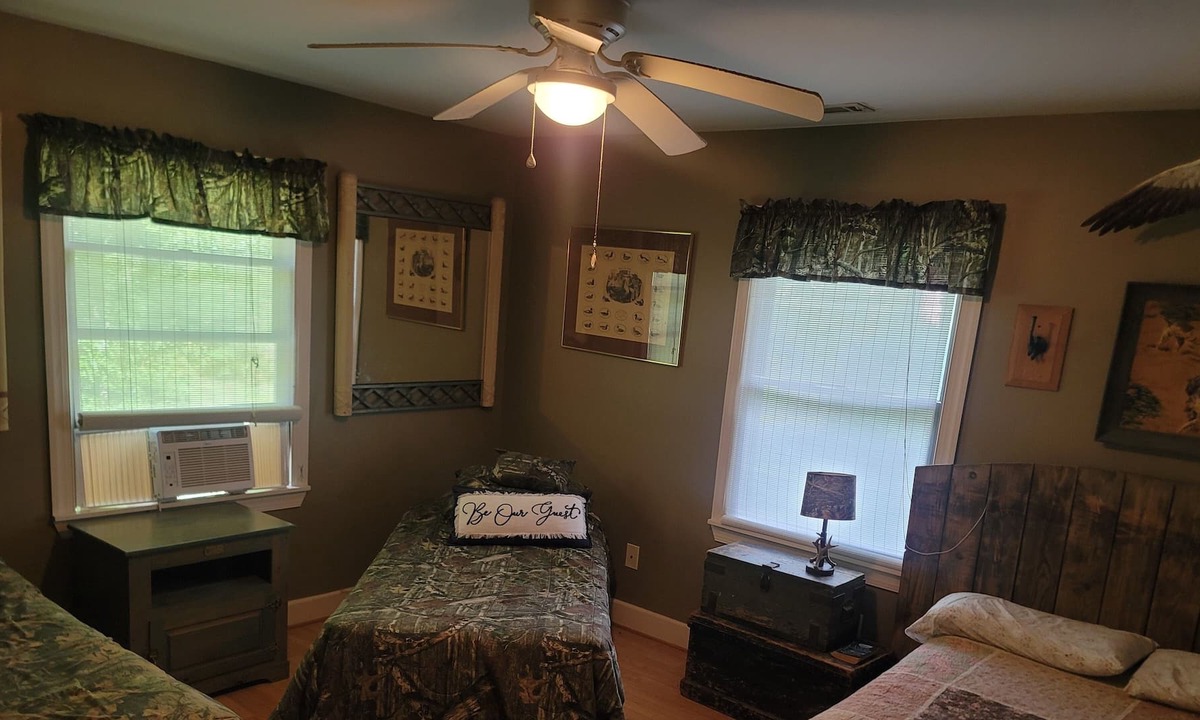 Beaufort Apartment | Peaceful lodge overlooking a beautiful pond