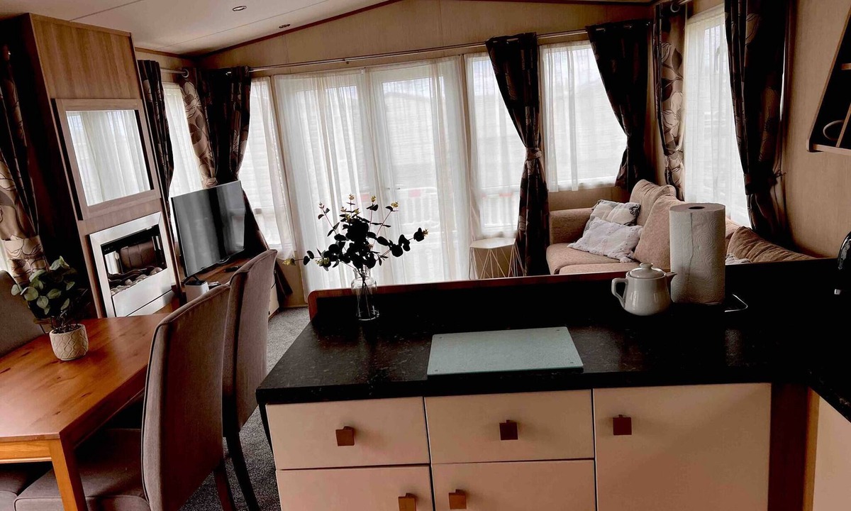 Whitley Bay House | Peaceful Whitley Bay Getaway with Shared Indoor Pool