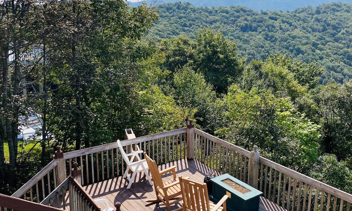 Seven Devils House | Peaks at Windy Knob