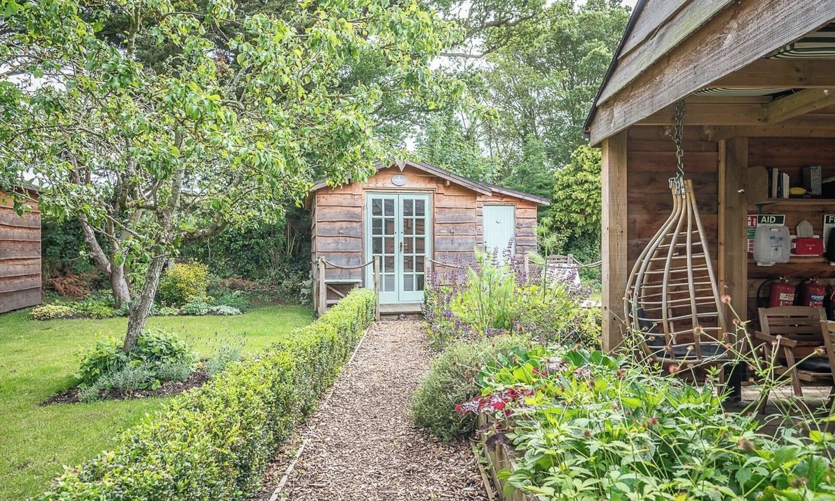 Beccles Cabin | Pebble Lodge, Toad Hall, Wangford