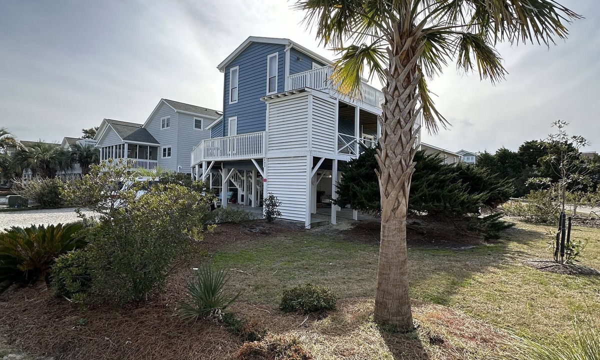 Sunset Beach House | Pelican Hub, a beach house in beautiful Sunset Beach, 1 block from beach access!