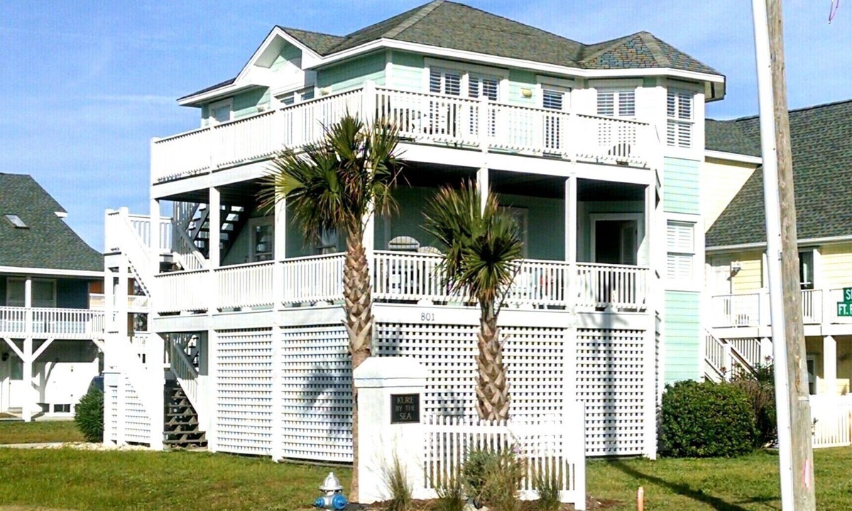 North Carolina Coast House | Pelican's Perch - Ocean Views! Beach is Right Across the Street!