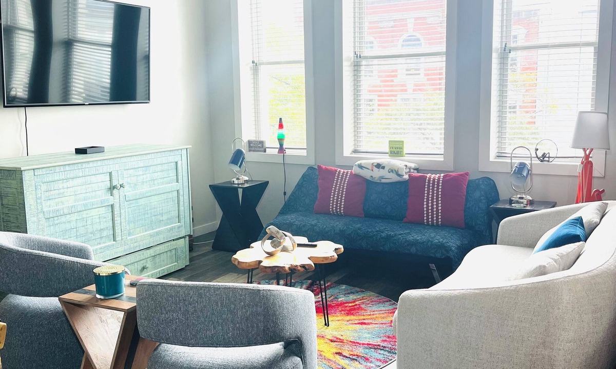 Kings Grant Condo | Penthouse Suite l Bridge View l Business or Casual l Market & Front St.