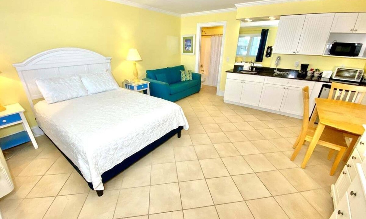 Atlantic Beach Hotel | Pet-friendly, 3 Blocks to Beach, Pool, #109