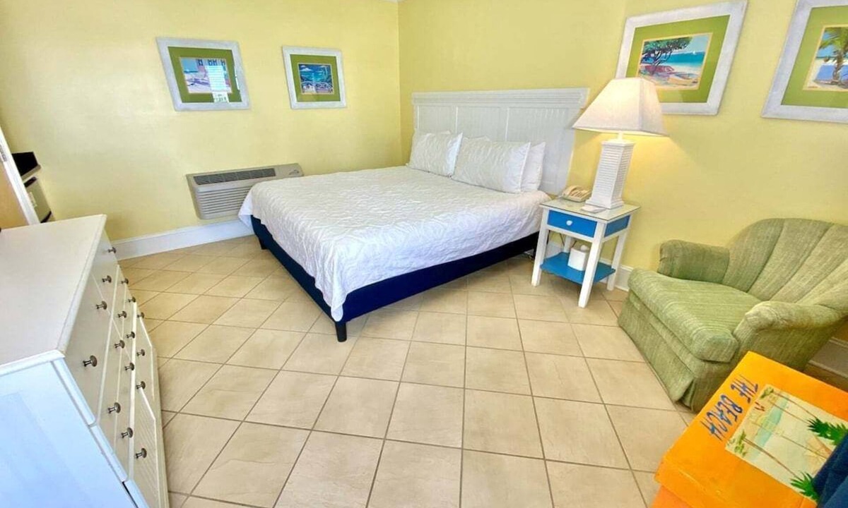 Atlantic Beach Hotel | Pet-friendly, 3 Blocks to Beach, Pool, #114