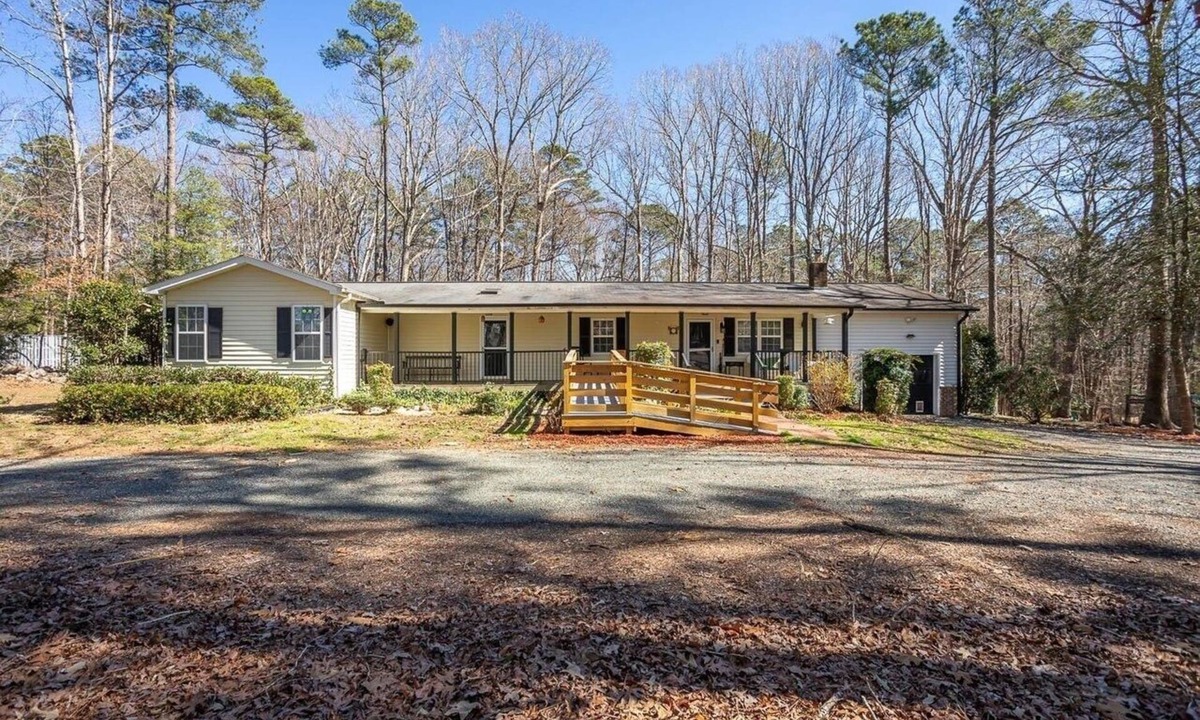 McCain Cottage | Pet friendly accessible Ranch at Jordan Lake State Park