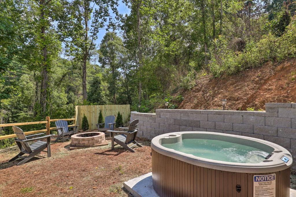 Woodfin House | Pet-Friendly Asheville Retreat with Hot Tub