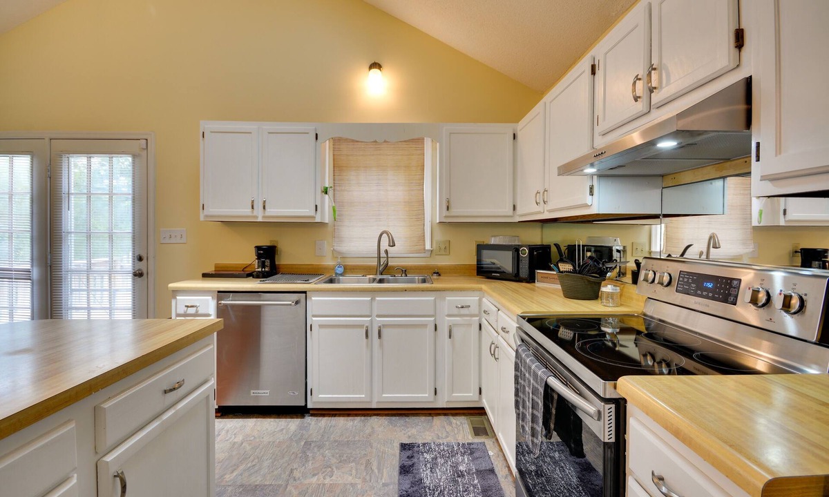 Greensboro House | Pet-Friendly Charming Cozy Greensboro Gem 3 Bedroom Home by RedAwning