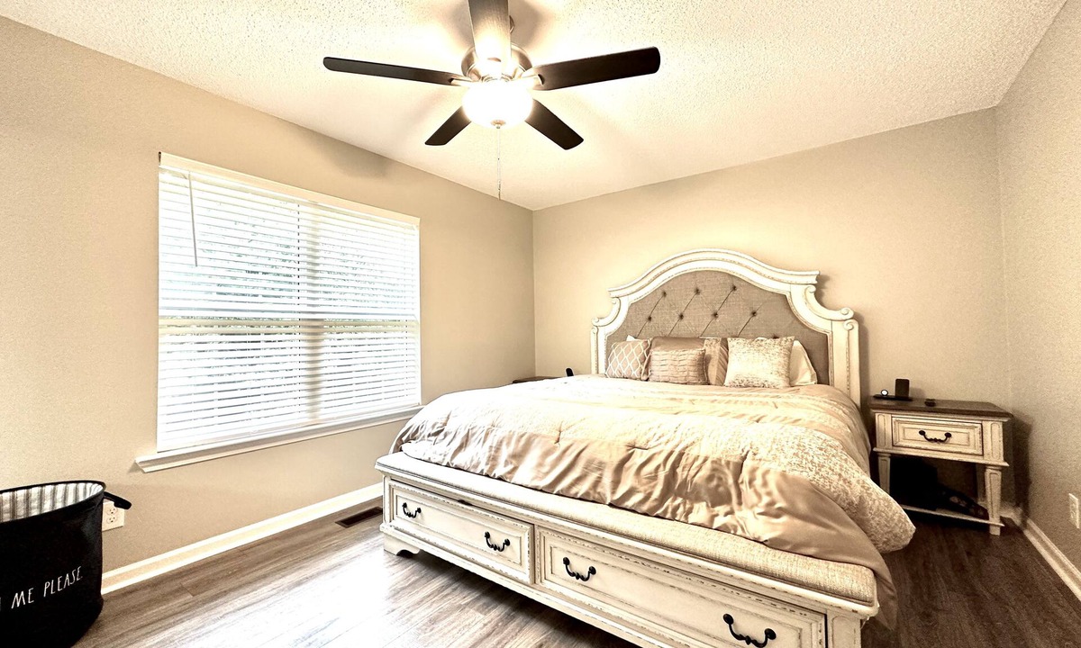 Troutman House | Pet Friendly Home 2 minutes from Lake Norman State Park 3BR/2BA