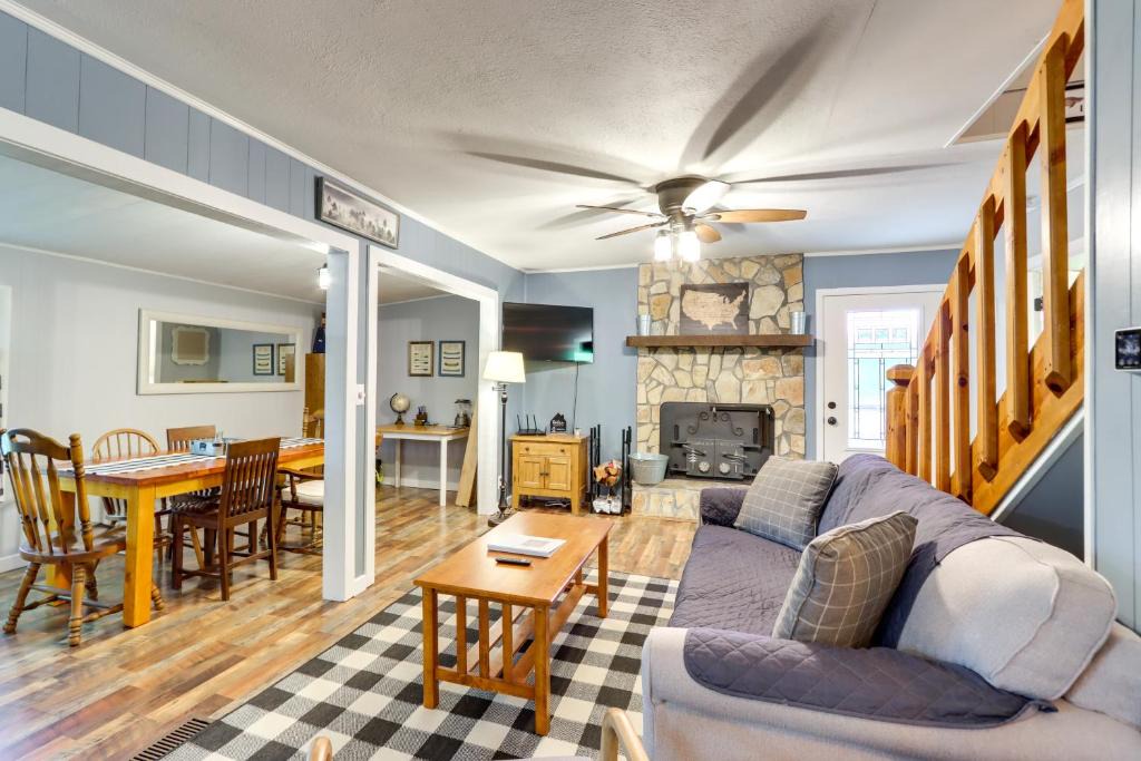 Murphy House | Pet-Friendly Murphy Home Grilling Deck and Fire Pit