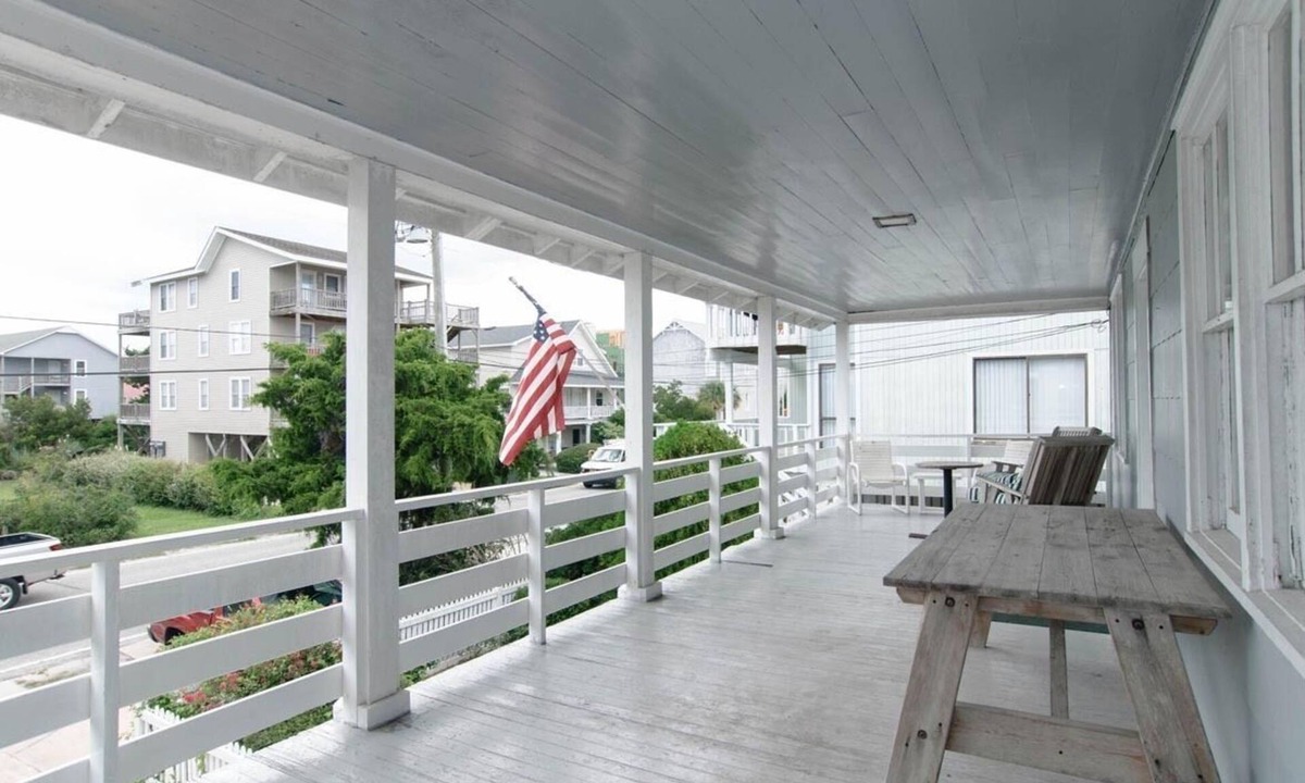 South End House | Pet Friendly Duplex Across from Crystal Pier