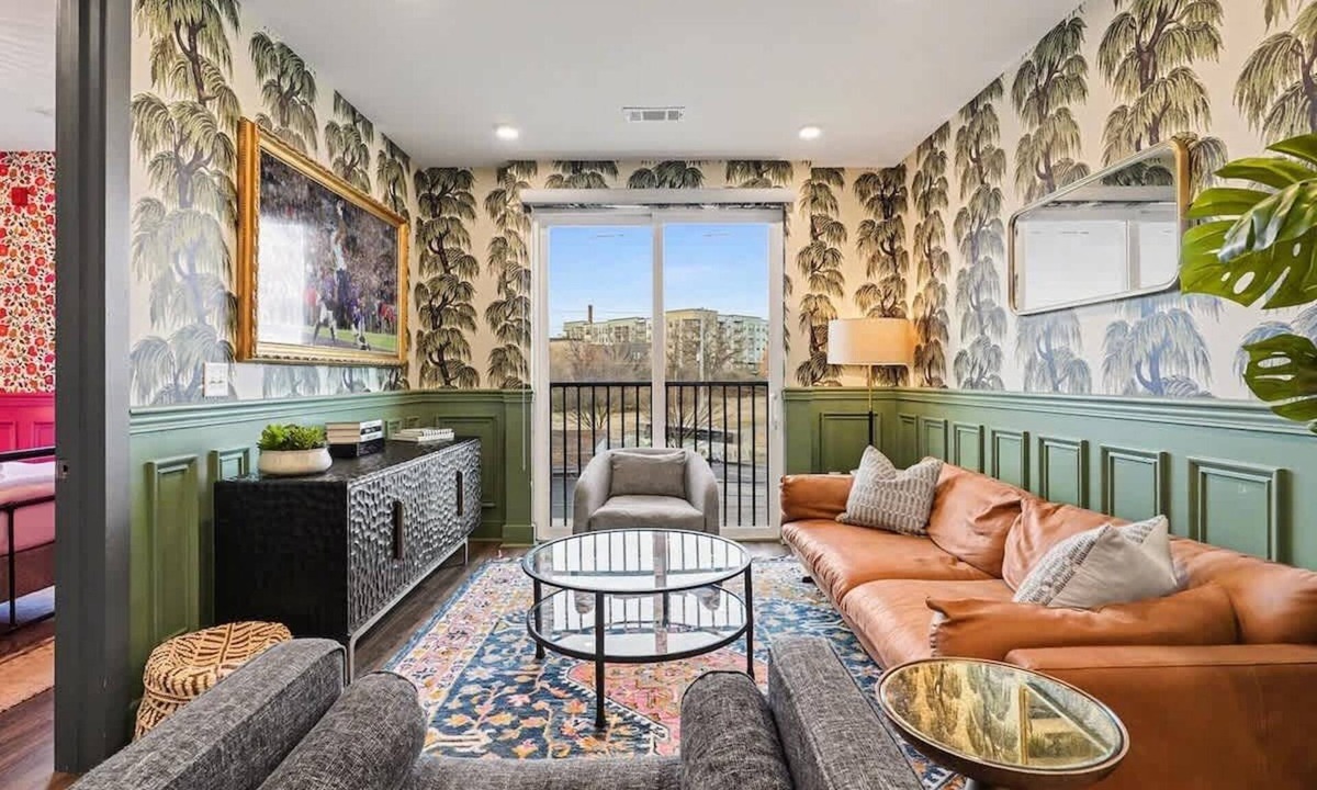 Rolling Mill Hill House | Petal & Palm-Rooftop Patio & Gym-Mins to Broadway