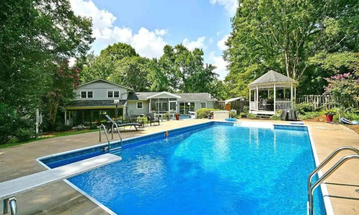 Easley House | Pets Free! Carolina Oasis Easley