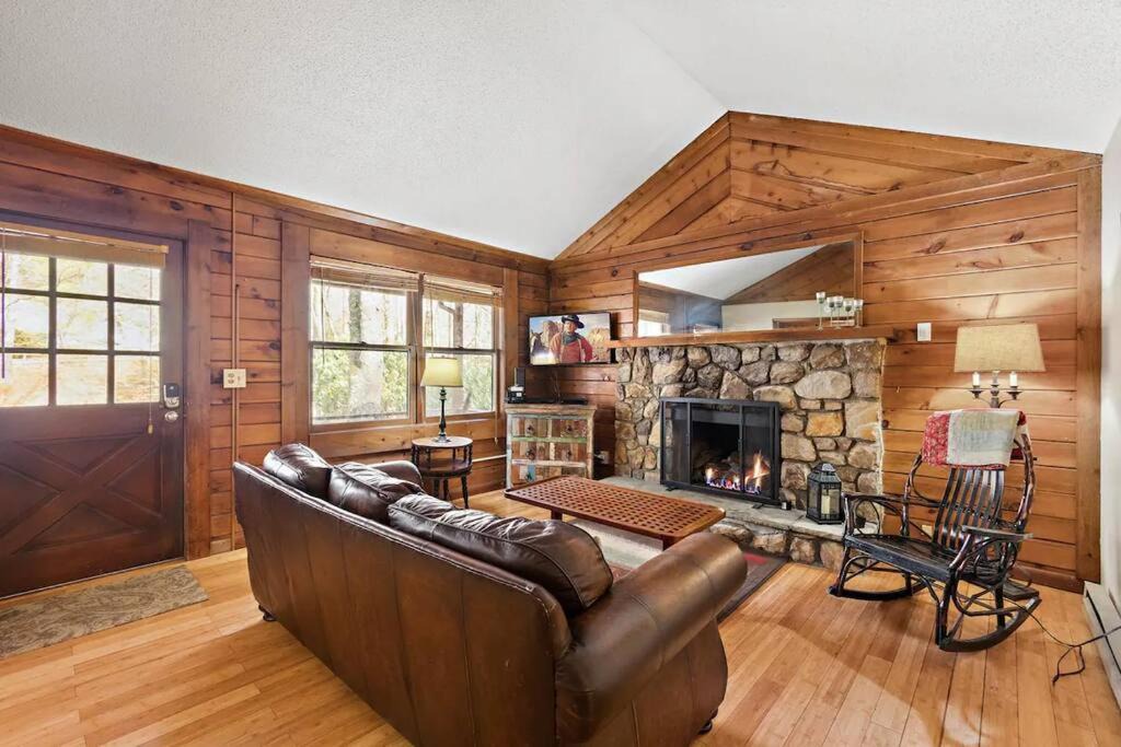 Blowing Rock House | Picturesque Riverside Cabin w/ Fireplace & Hot Tub