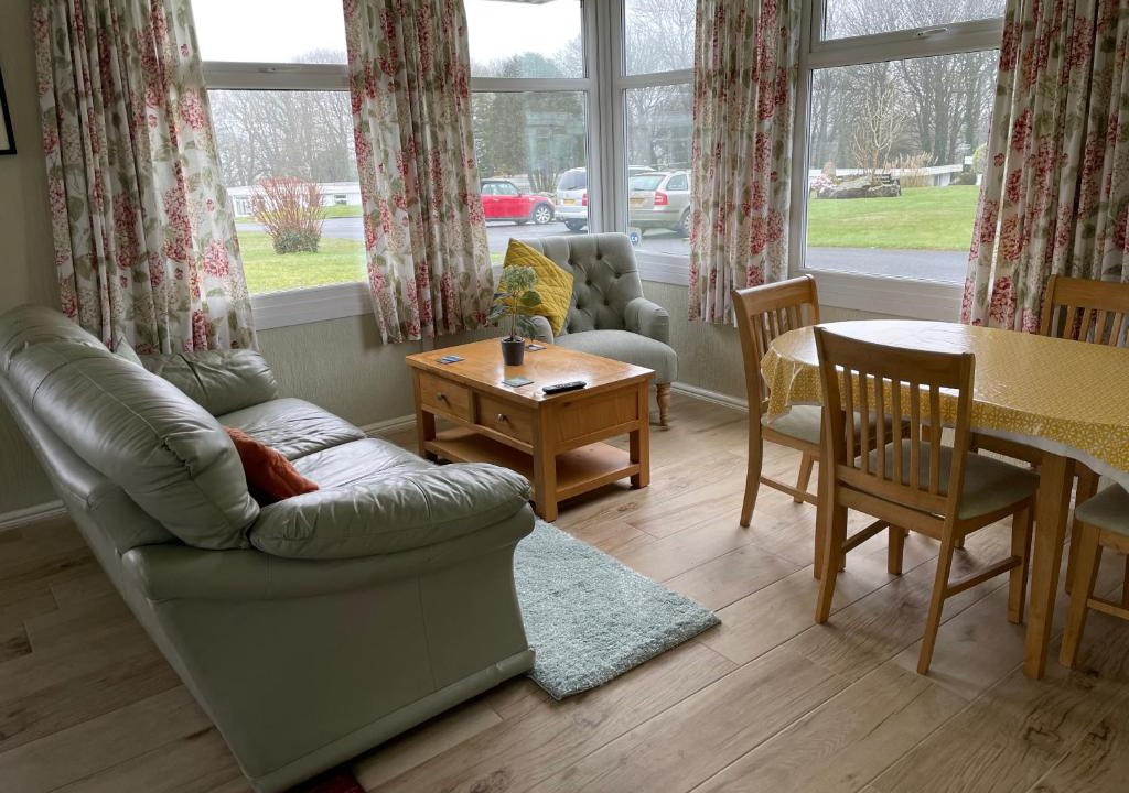 Haverfordwest Ski Chalet | Pine Tree