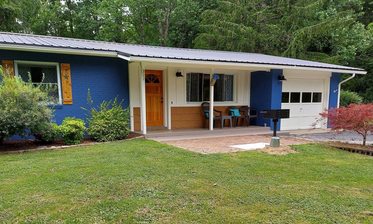 Penrose Other | Pisgah Shadows Cottage - Hot Tub - Grill - Fireplace - WiFi - Pets OK