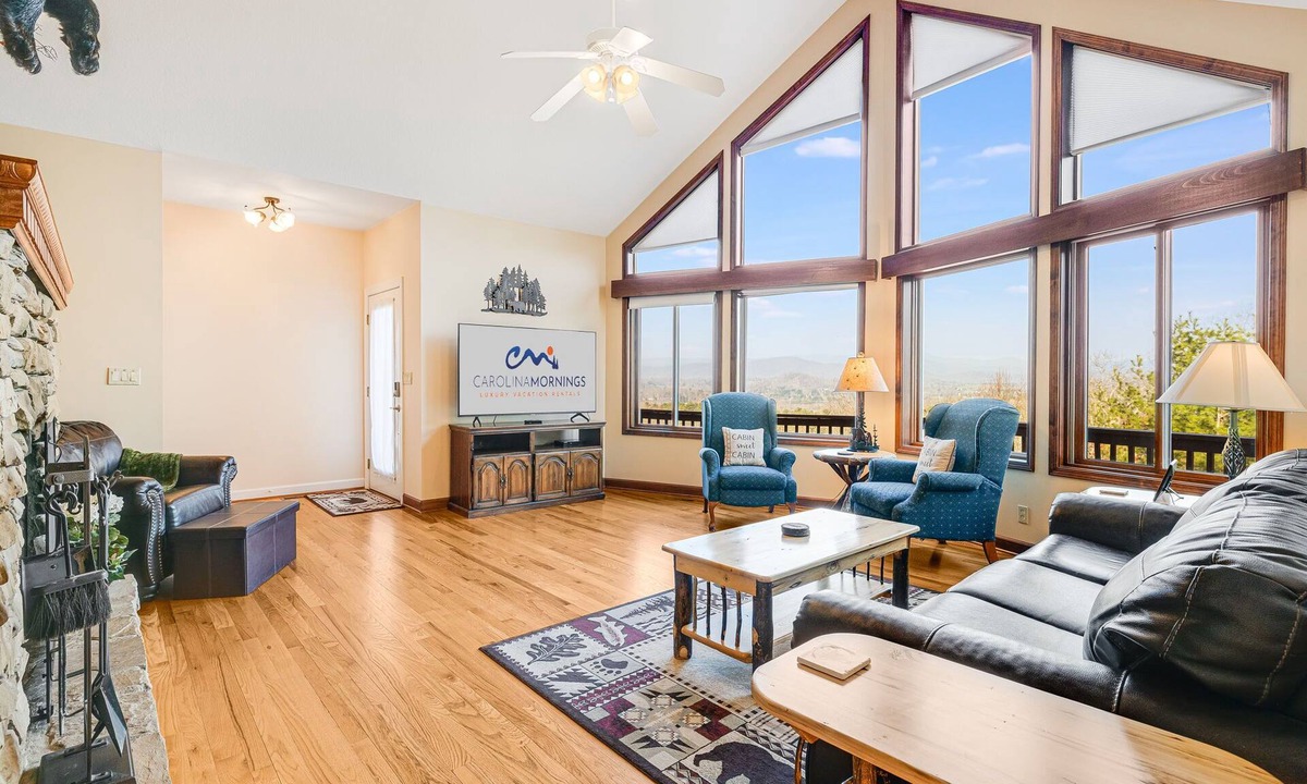 Hendersonville Cabin | Pisgah View | Stunning Mountain Escape w/Wrap-Around Deck & Garage