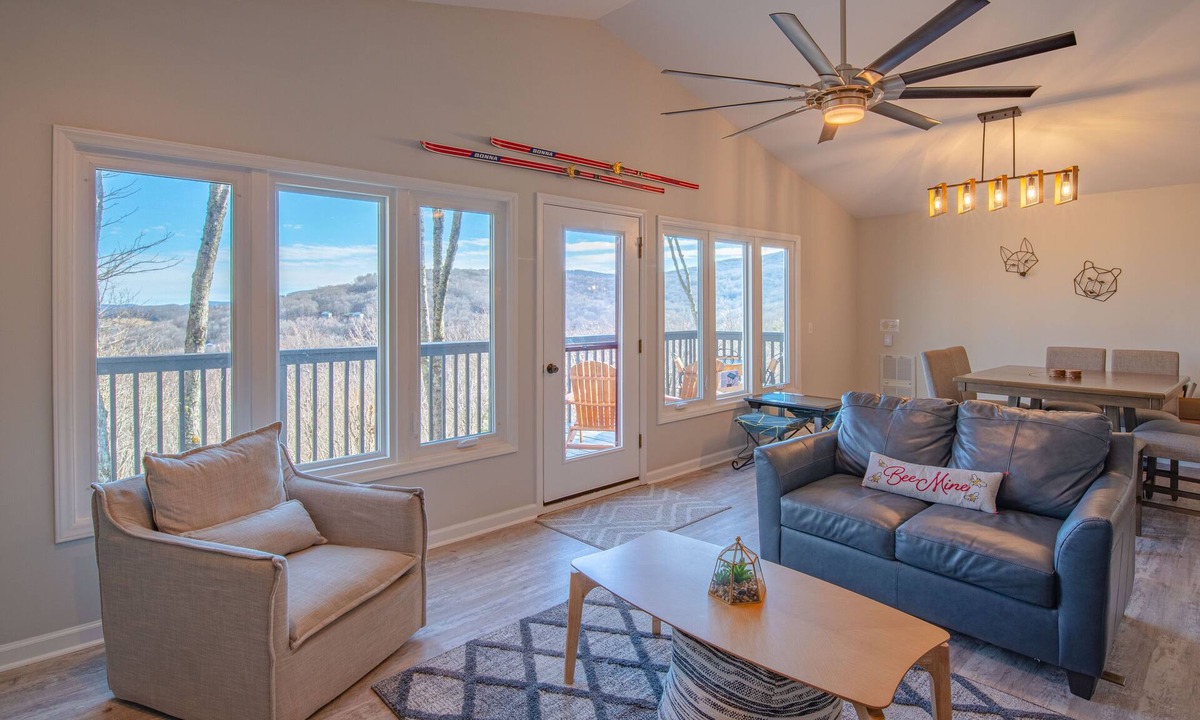 Beech Mountain Ski Chalet | Placid Mountain Retreat @ top of Beech-close to golf course-paved road