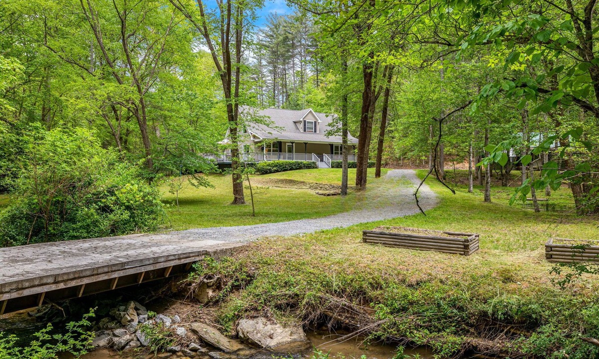 Hendersonville House | Pleasant Grove Hideaway | Private Creekside Retreat w/Hot Tub & Trails