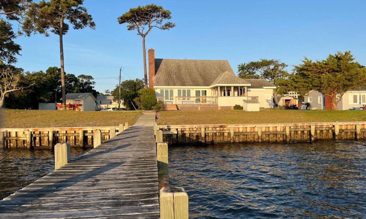 Colington House | Point Harbor Haven Waterfront